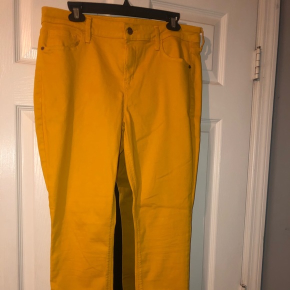 Yellow Old Navy skinny jeans 👖 - Picture 3 of 5